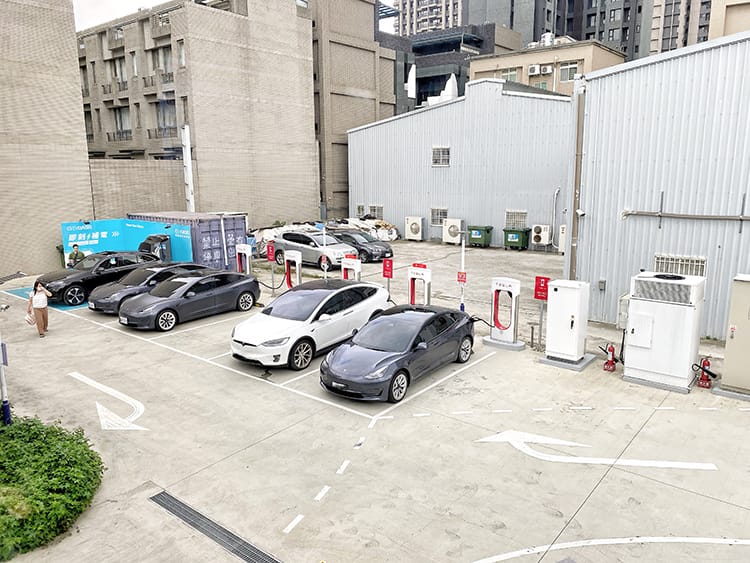 [新竹竹北] 快取美食商場-漢䅘先生，雨天開車再也不愁吃！免