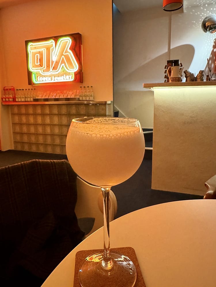 [新竹] 可人珠寶行，推開飾品牆 穿越到70年代復古可愛酒吧