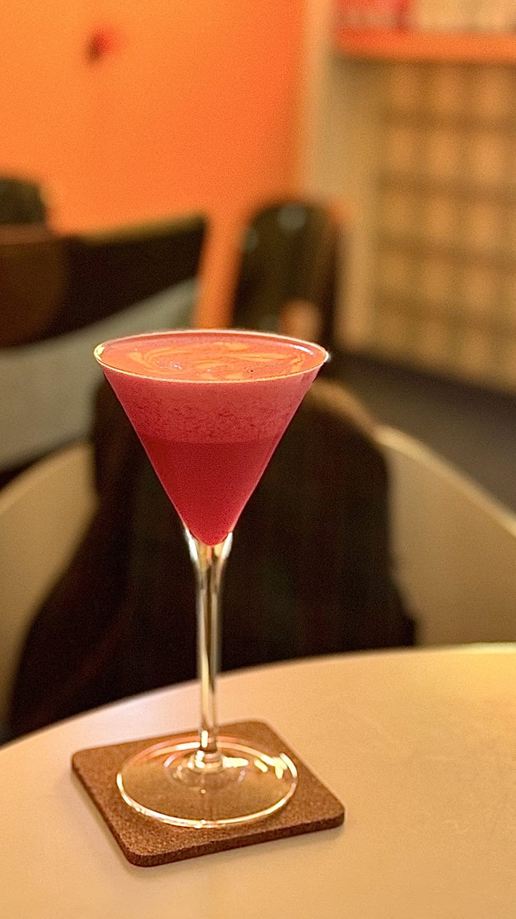 [新竹] 可人珠寶行，推開飾品牆 穿越到70年代復古可愛酒吧