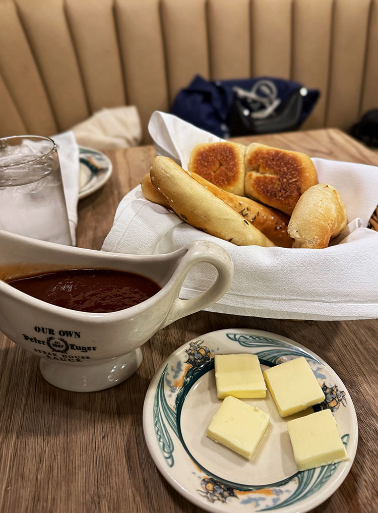 [紐約] Peter Luger Steak House Brooklyn，超過百年經典牛排館，乾式熟成太太太好吃啦！ 菜單 價位 怎麼去